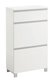 Weißer Schuhschrank mit drei Klappen, frontal fotografiert.