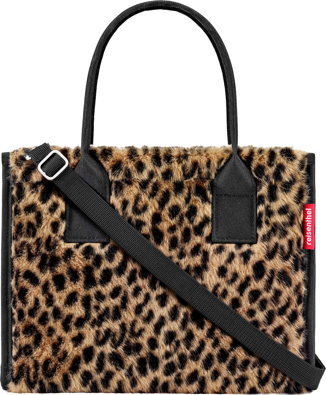 Vorderansicht einer rechteckigen Handtasche/Shopper aus flauschigem Kunstfell im Leopardenmuster mit schwarzen Tragegriffen und verstellbarem Schultergurt, seitlichem rotem reisenthel-Label, freigestellt auf weißem Hintergrund
