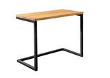 Moderner Beistelltisch mit Holzplatte und schwarzem Metallgestell, seitliche Perspektive