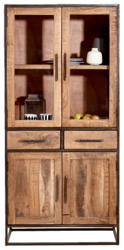 Vitrine aus Holz mit Glasfronten, zwei Schubladen und vier Türen, frontal fotografiert.