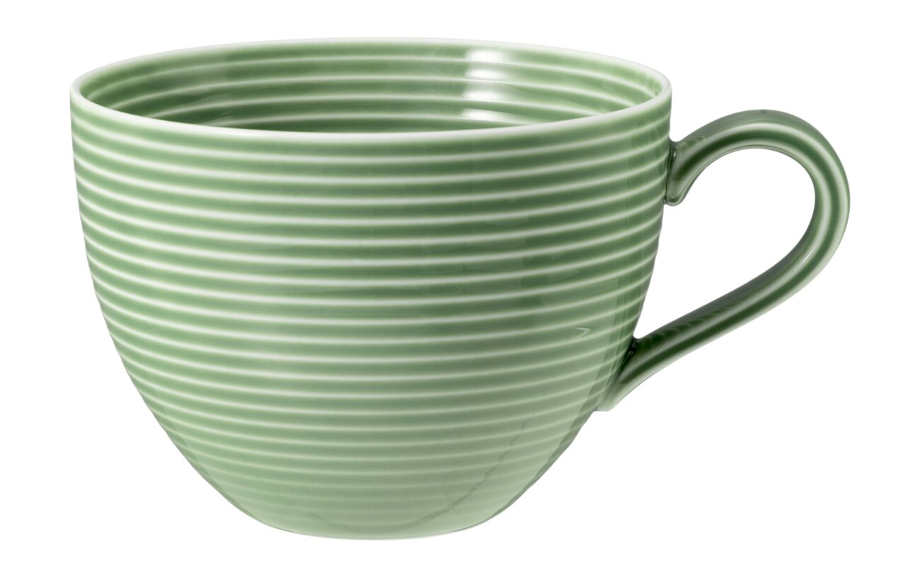 Grüne Milchkaffeetasse mit horizontalen Streifen, seitliche Perspektive