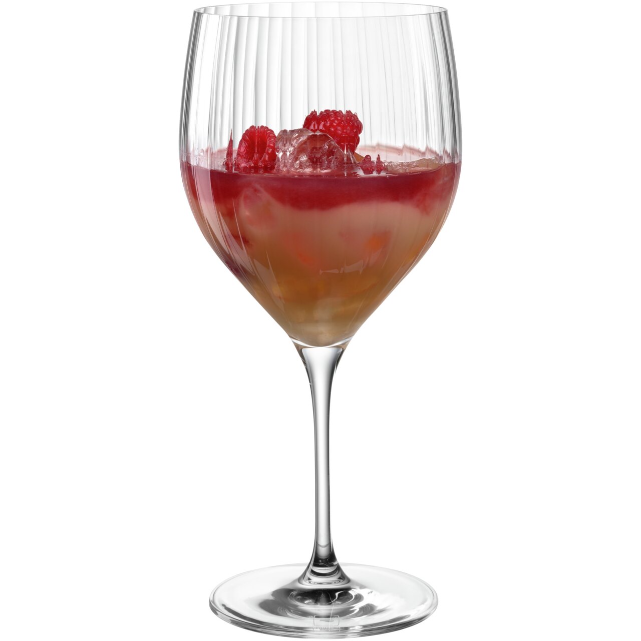 Cocktailglas POESIA 750ml mit einem mehrschichtigen Getränk und Himbeeren, seitliche Ansicht
