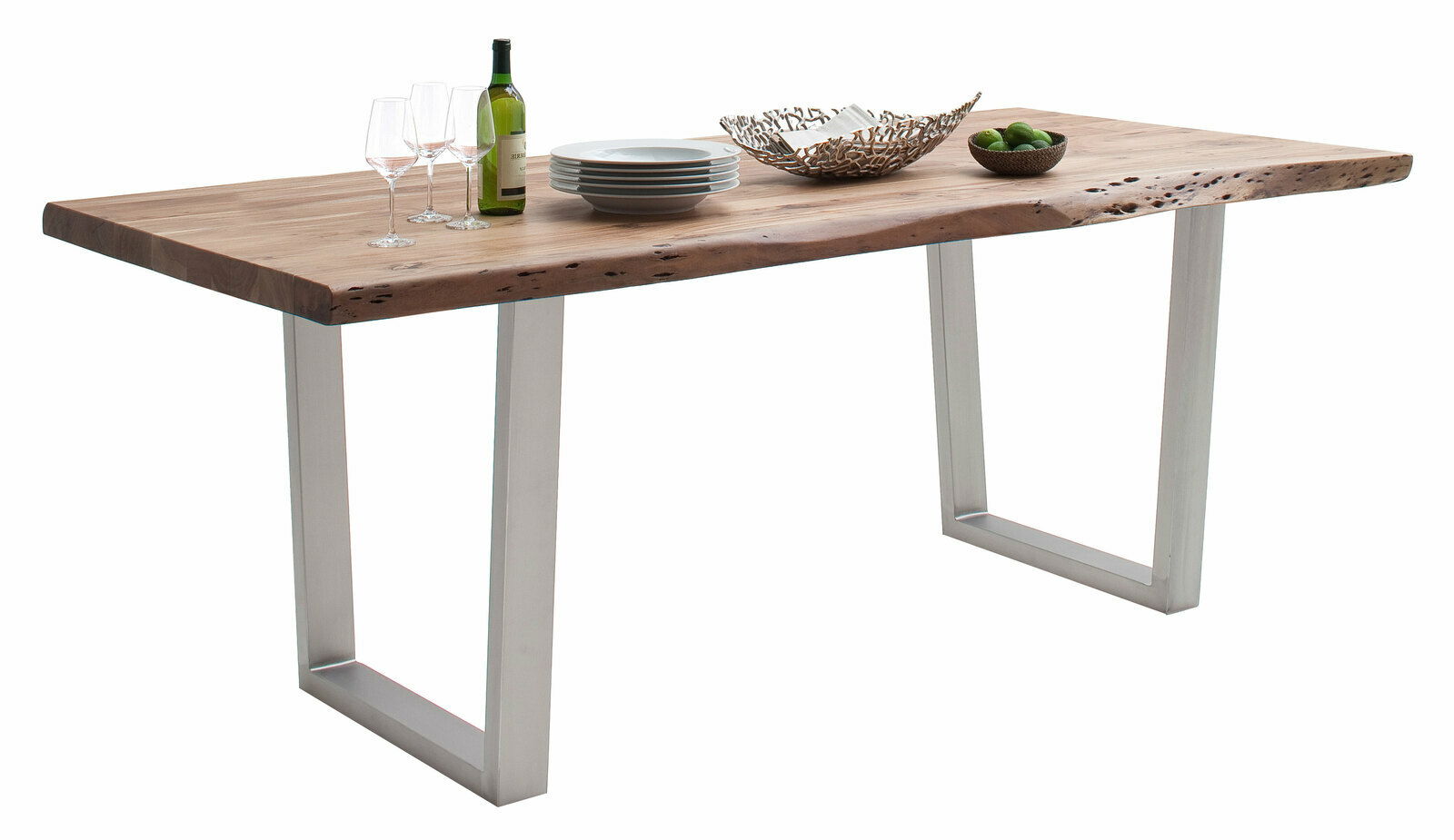 Moderner Esstisch aus Holz mit Metallbeinen, seitliche Perspektive, dekoriert mit Geschirr und einer Flasche Wein.