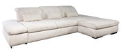 Großes, cremefarbenes Ecksofa mit weichem Stoffbezug und mehreren Kissen, seitliche Perspektive