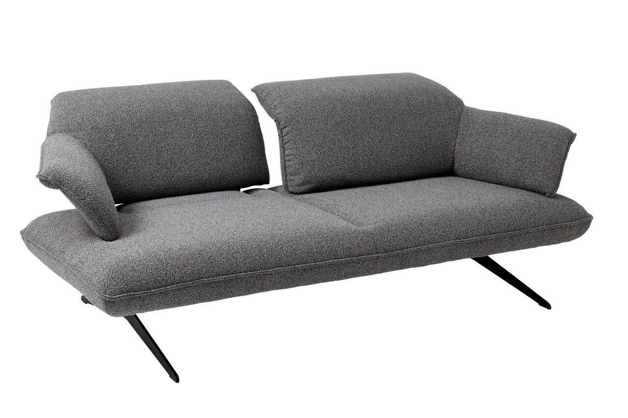 Koinor 2,5-zitsbank SEVENTY Graues 2,5-Sitzer Sofa mit modernen, schrägen Beinen, seitliche Perspektive