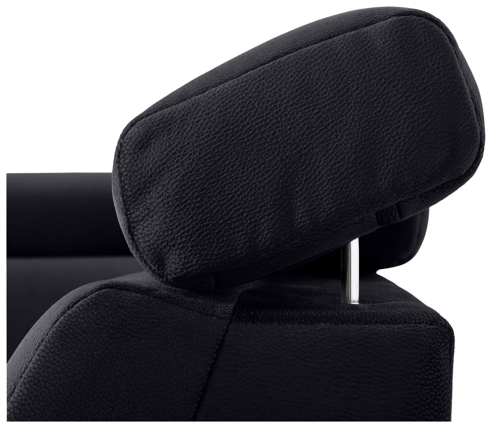 Nahaufnahme einer schwarzen Kopfstütze eines Sofas aus Leder, seitliche Perspektive.