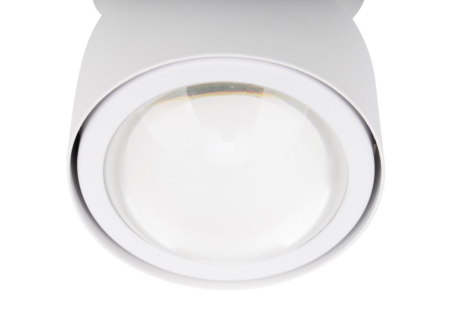 LED-Strahler in Nahaufnahme von oben, mit weißem Gehäuse und gewölbter Glasabdeckung.