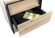 Houten nachtkastje met geopende lade, zijaanzicht