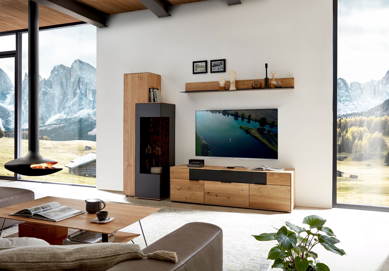 Wöstmann Markenmöbel Wandkombination WM 2140 Moderne Wohnzimmer-Wandkombination aus Holz mit TV, Regal und Schrank, seitliche Perspektive