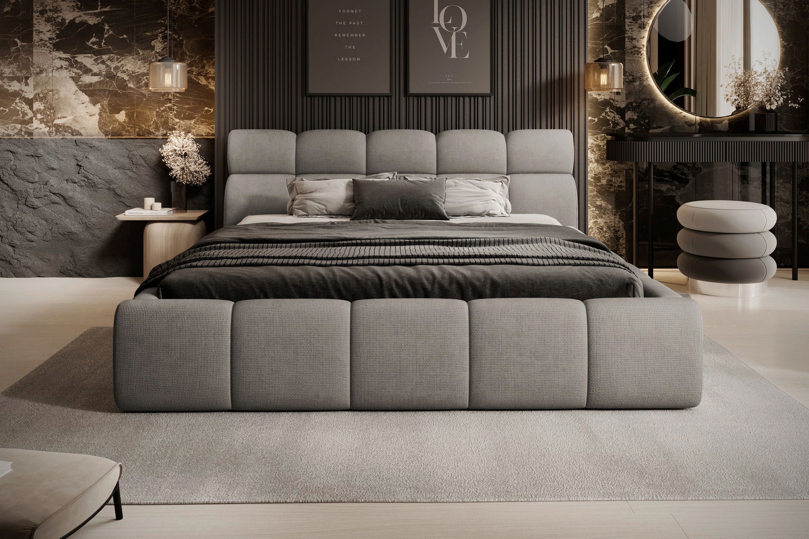 Modernes Polsterbettgestell in einem stilvollen Schlafzimmer, frontal betrachtet, mit eleganter Dekoration und sanfter Beleuchtung.