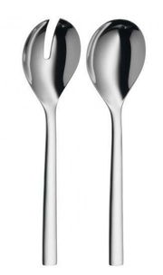 Zwei glänzende Salatbesteckteile aus Edelstahl, frontal abgebildet. Links ein Löffel mit Schlitz, rechts ein normaler Löffel.