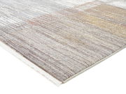 Nahaufnahme eines Designer-Teppichs mit modernen, mehrfarbigen Streifen in einer schrägen Perspektive.