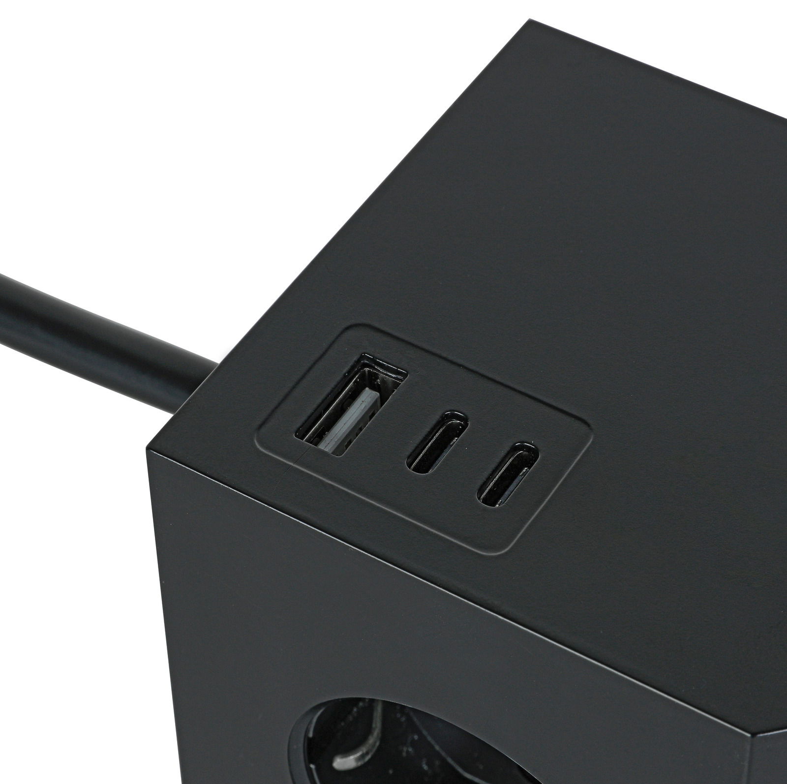 Schwarzer Steckdosenwürfel mit USB-Anschlüssen, Perspektive von oben