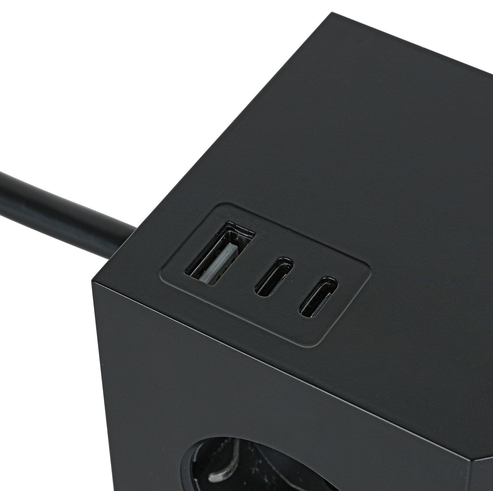 Schwarzer Steckdosenwürfel mit USB-Anschlüssen, Perspektive von oben