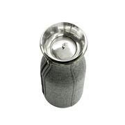 Kühlschrankkaraffe 1,0 l Dark aus der Vogelperspektive mit grauem Stoffüberzug und Edelstahlverschluss