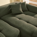Grünes Sofa mit zwei Kissen, Nahaufnahme aus der Vogelperspektive