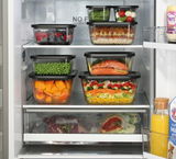 Vakuumier-Set EASYFRESH, 5-tlg, gefüllt mit verschiedenen Lebensmitteln in einem Kühlschrank, Frontalansicht