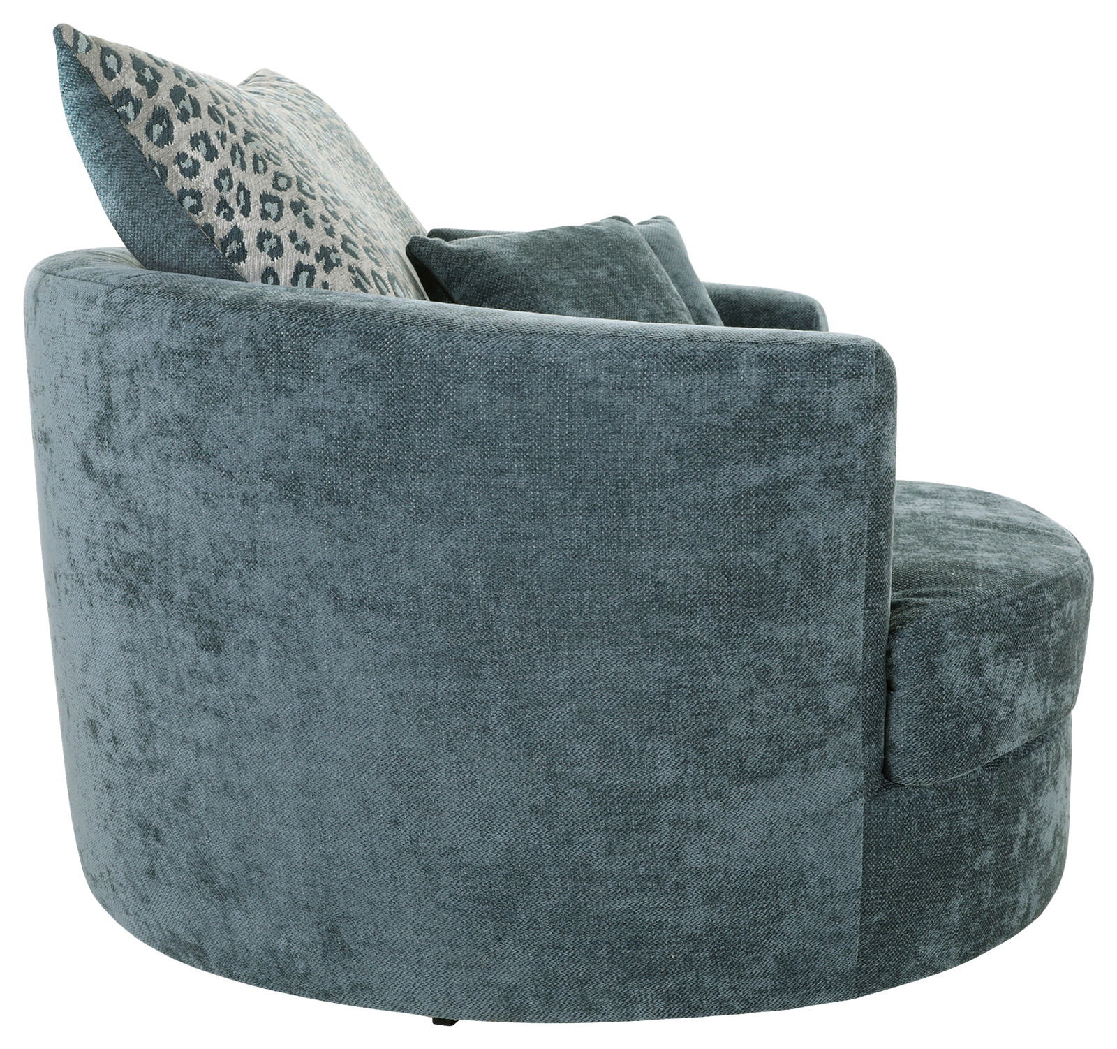 Seitliche Ansicht eines runden Sessels in grauem Stoff mit dekorativen Kissen, eines davon mit Leopardenmuster.