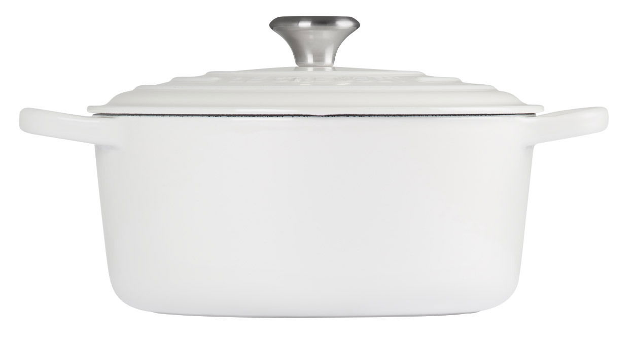 Weißer runder Bräter Signature 22 cm, seitliche Perspektive mit Deckel und Griffen.