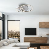 Moderne LED Deckenleuchte mit LEDDots in einem stilvollen Wohnzimmer, von unten betrachtet.