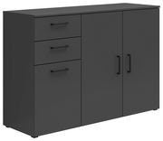 Schwarze Kommode mit drei Schubladen und zwei Türen, seitliche Perspektive