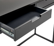 Schwarze Konsole mit offener Schublade, seitliche Perspektive