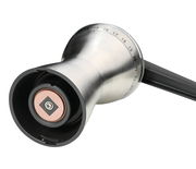 Nahaufnahme einer Kaffeemühle Manaos aus Edelstahl mit einstellbarem Mahlgrad.