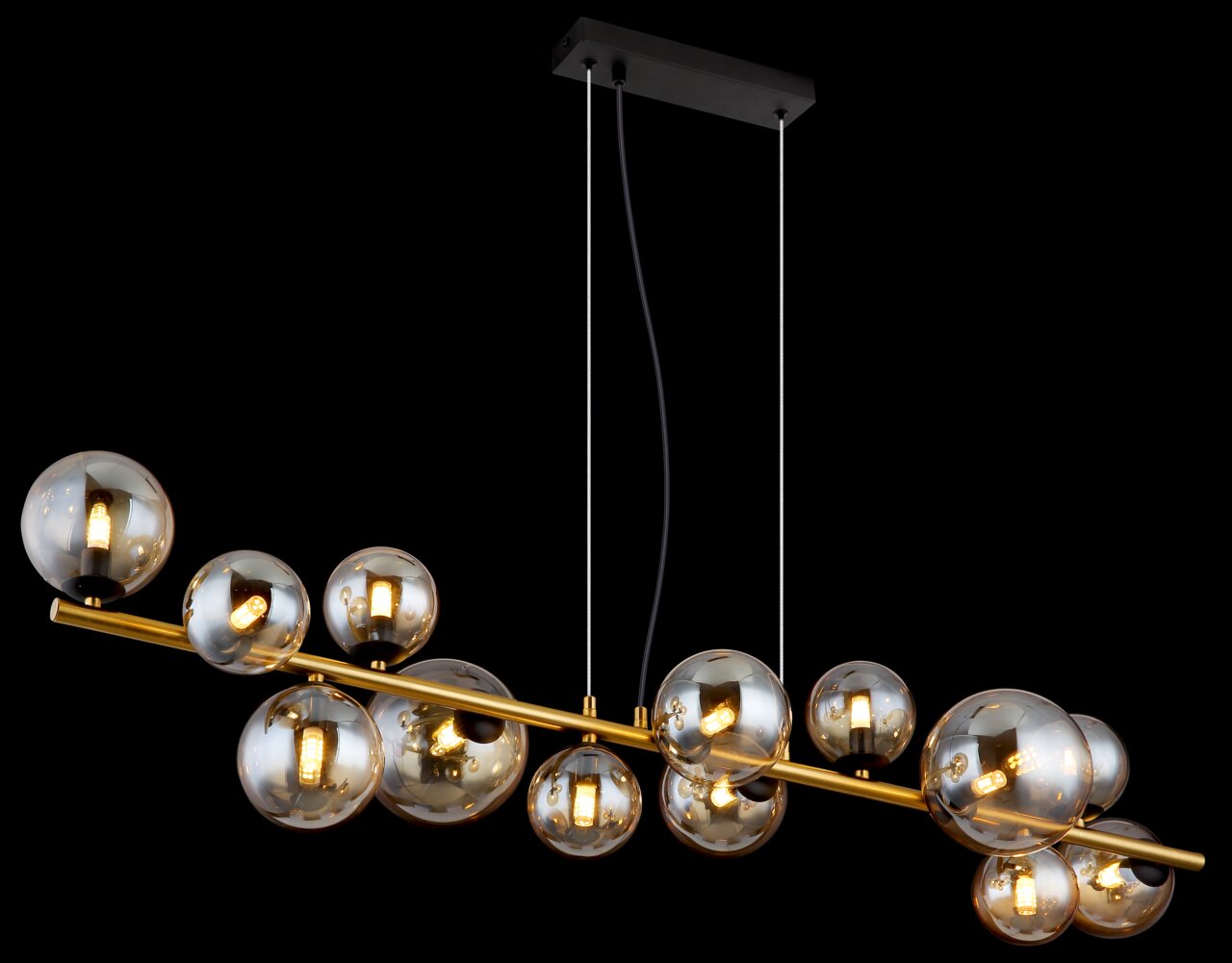 Moderne Hängeleuchte mit mehreren kugelförmigen Glaskörpern und goldenen Akzenten, seitliche Perspektive