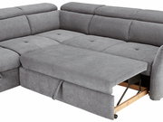 Graue Polsterrundecke mit ausziehbarem Bettkasten, Perspektive von schräg oben.