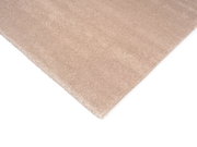 Beige Uni-Teppich in Nahaufnahme, perspektivisch von oben fotografiert