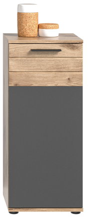 Moderner Badstandschrank in Holzoptik mit grauer Front, aus der Frontalperspektive fotografiert. Auf der Oberseite stehen zwei dekorative Behälter.