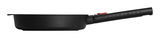 Seitenansicht einer Gusspfanne Eco Logic 24cm mit abnehmbarem Griff.