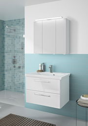 Moderner weißer Badblock mit Waschbecken und zwei Schubladen, darüber ein Spiegelschrank, seitliche Perspektive.