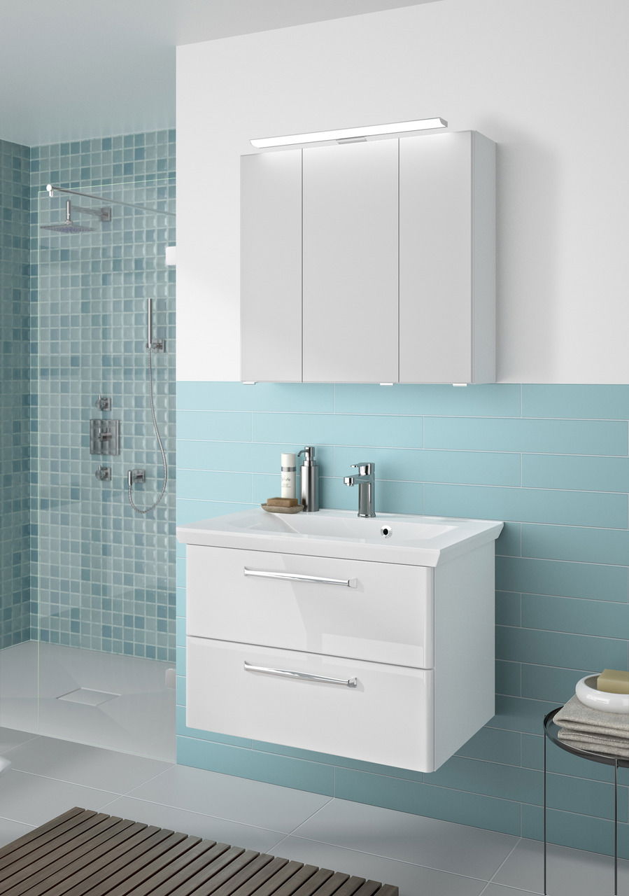 Moderner weißer Badblock mit Waschbecken und zwei Schubladen, darüber ein Spiegelschrank, seitliche Perspektive.