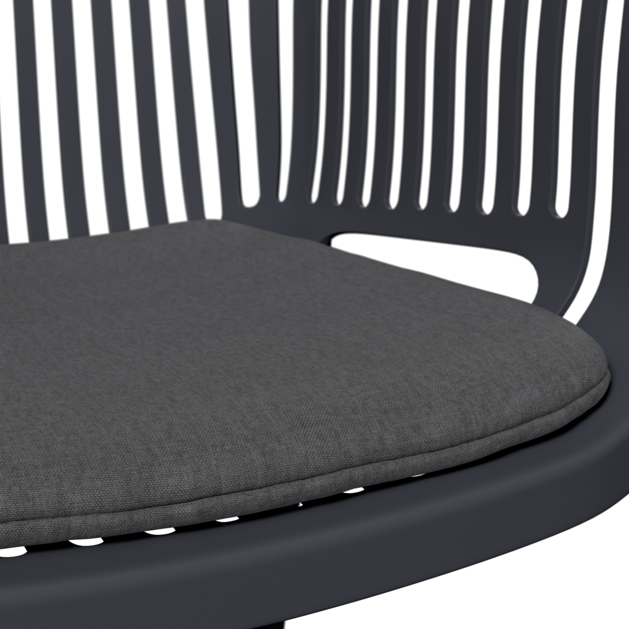 Nahaufnahme eines grauen Stapelsessels mit gepolstertem Sitzkissen, seitliche Perspektive.