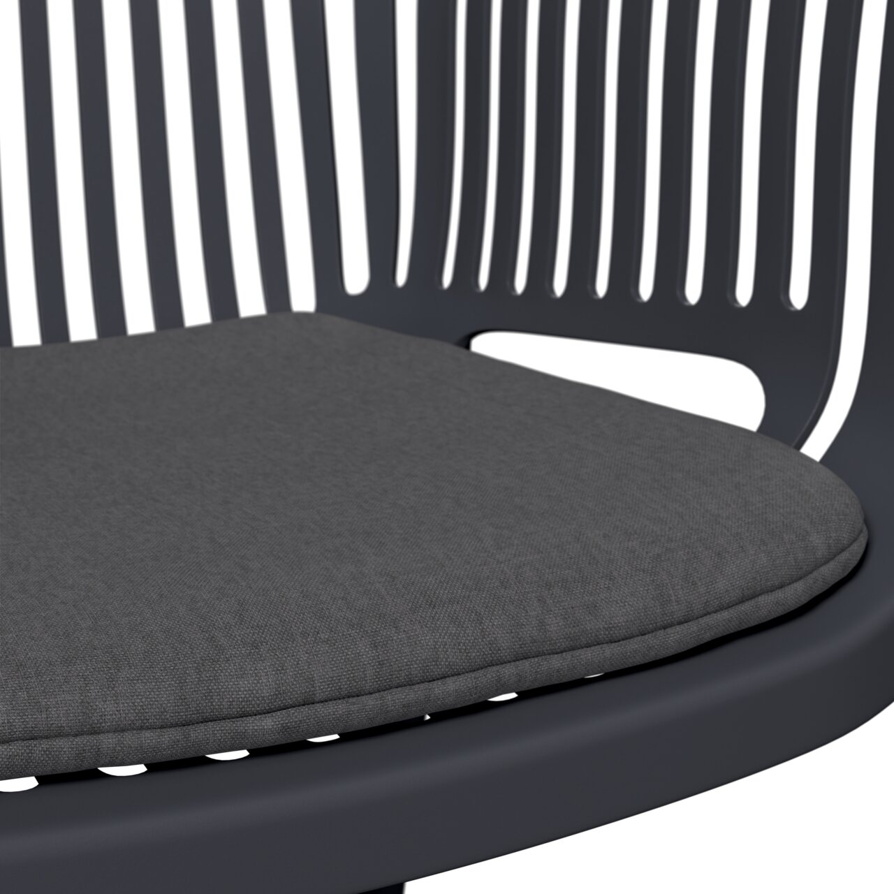 Nahaufnahme eines grauen Stapelsessels mit gepolstertem Sitzkissen, seitliche Perspektive.