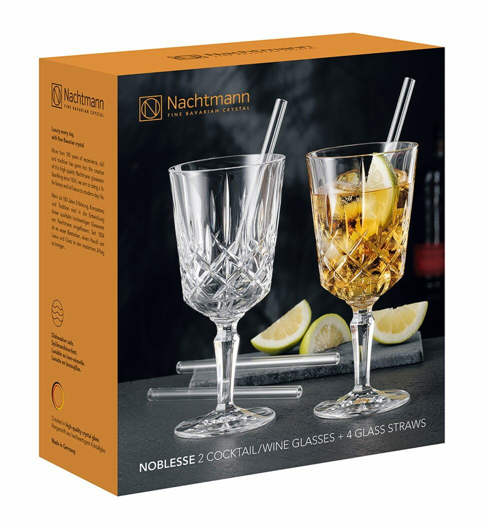 Cocktailset mit zwei edlen Kristallgläsern und vier Glasstrohhalmen, seitliche Perspektive