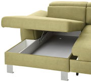 Grüne Rundecke mit geöffnetem Stauraum, seitliche Perspektive