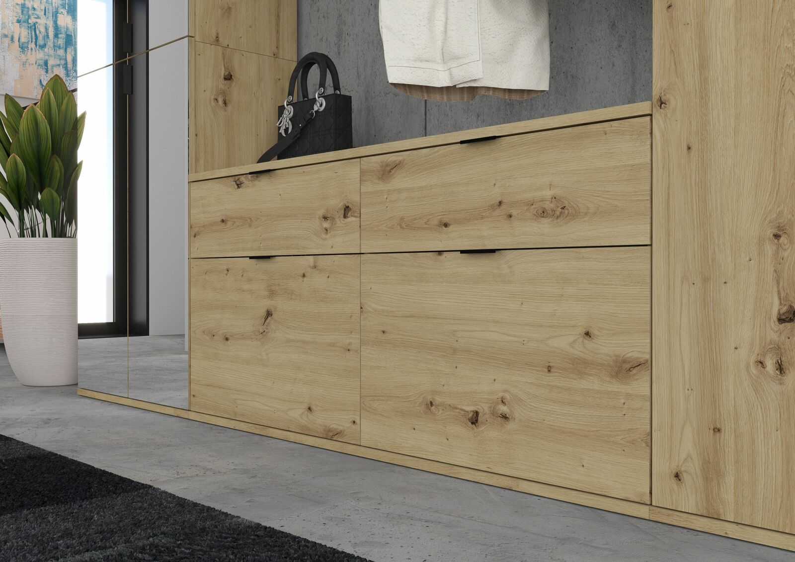 Nahaufnahme einer Garderobenkombination aus hellem Holz mit Schubladen, einer schwarzen Handtasche und einem Spiegel, seitliche Perspektive.