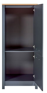 Vorratsschrank mit geöffneter Tür, Ansicht von vorne