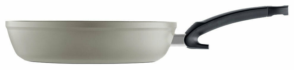 Seitenansicht einer grauen Pfanne Ceratal Comfort 28cm mit schwarzem Griff