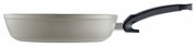 Seitenansicht einer grauen Pfanne Ceratal Comfort 28cm mit schwarzem Griff