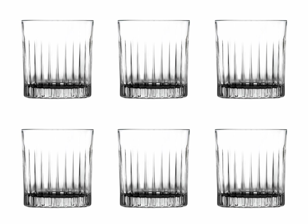 Set van zes whiskyglazen van helder glas met verticale groeven, gezien van voren.