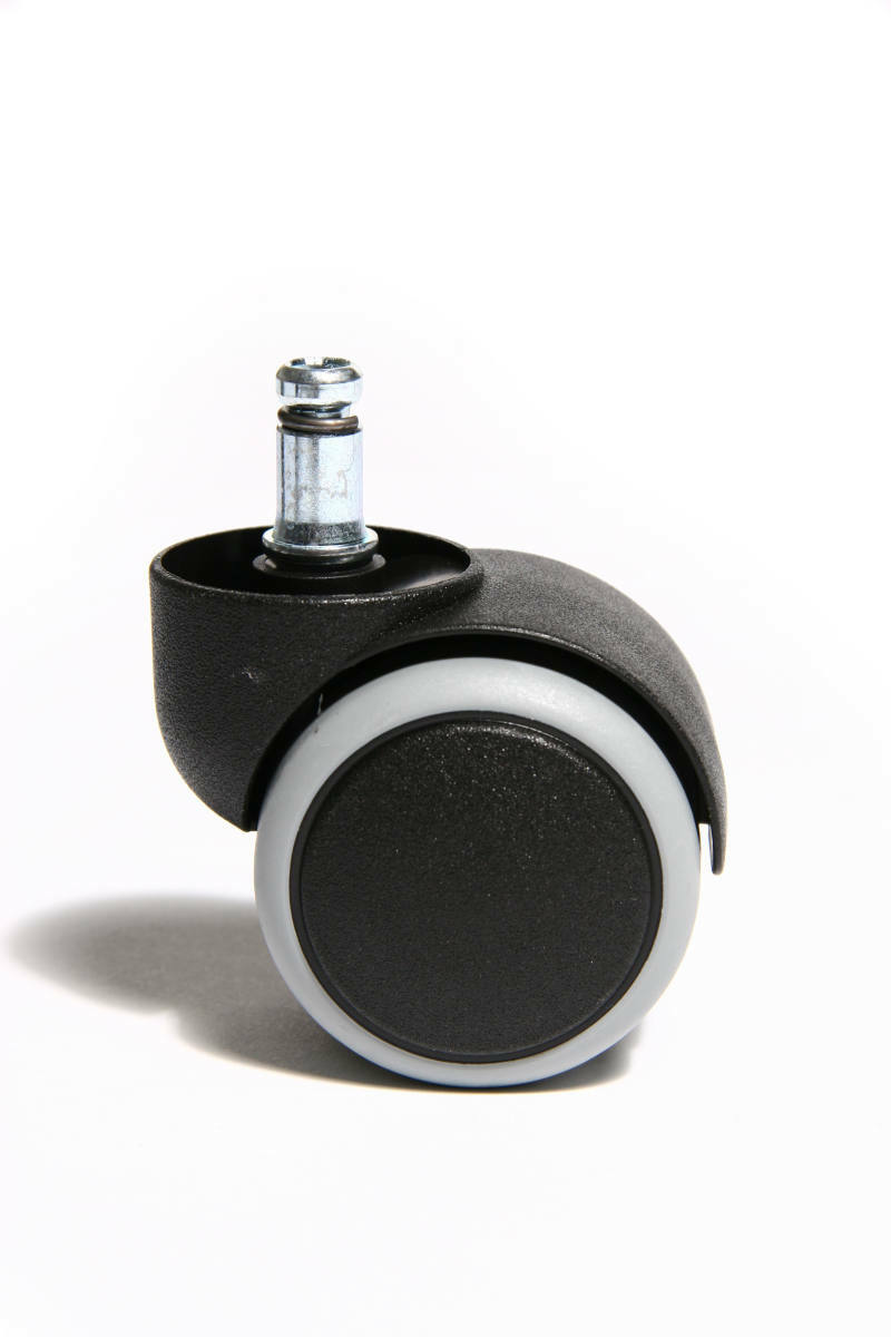 Topstar Hartbodenrollen ROLLEN Nahaufnahme einer schwarzen Hartbodenrolle mit grauem Rad und Metallstift, seitliche Perspektive