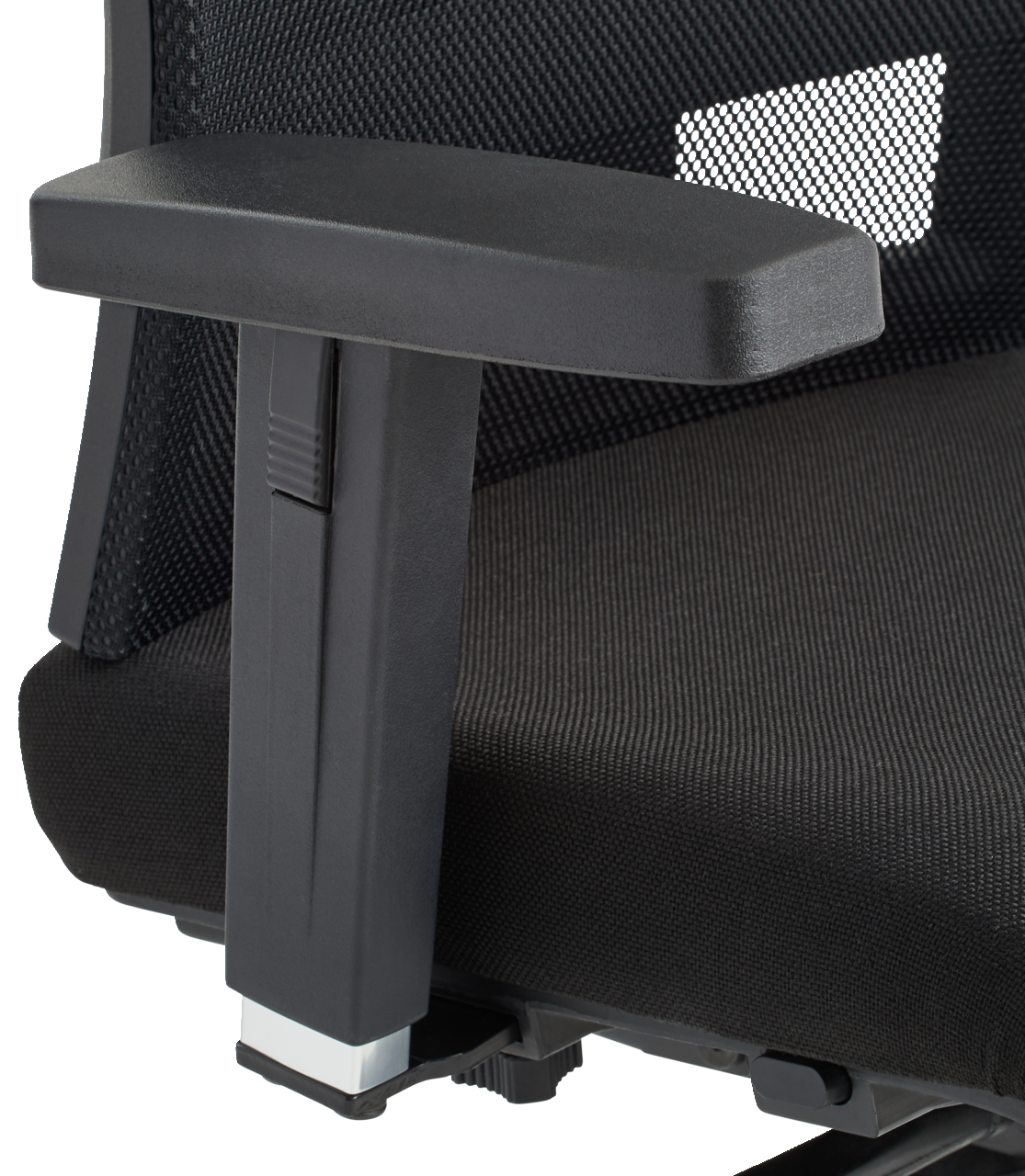 Nahaufnahme eines schwarzen Drehstuhls mit Armlehne und Netzrückenlehne, seitliche Perspektive