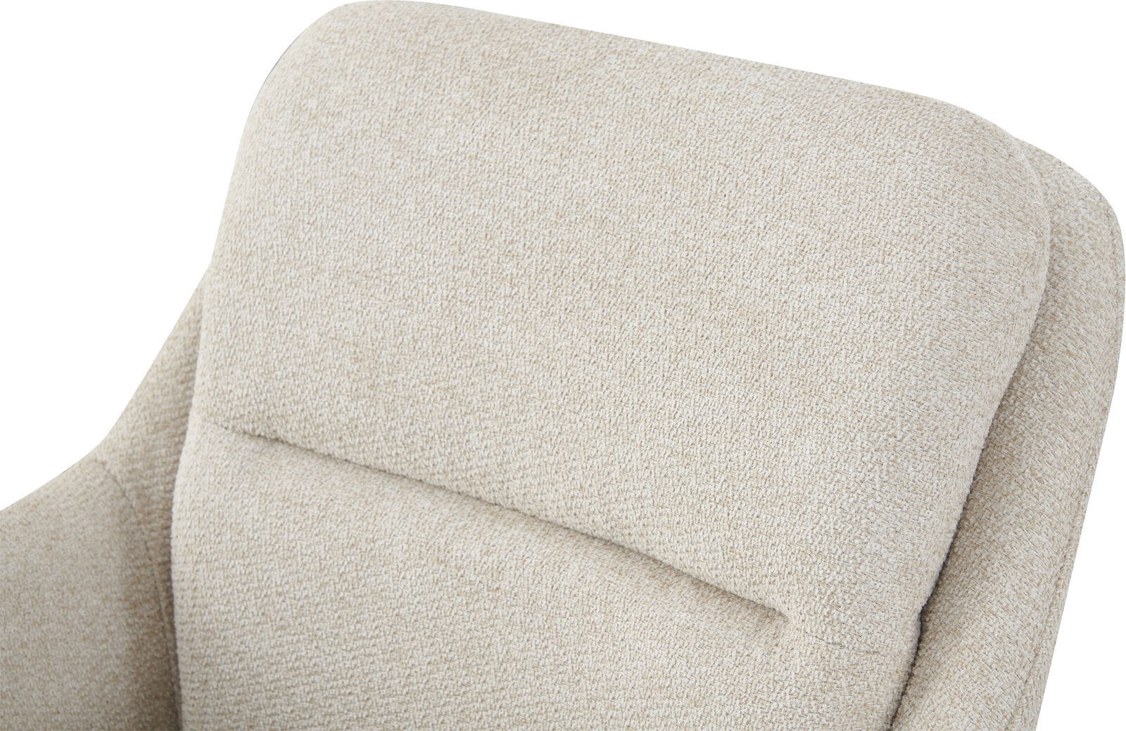 Nahaufnahme eines beigefarbenen, gepolsterten Stoff-Sessels mit strukturierter Polsterung, schräg von vorne oben fotografiert