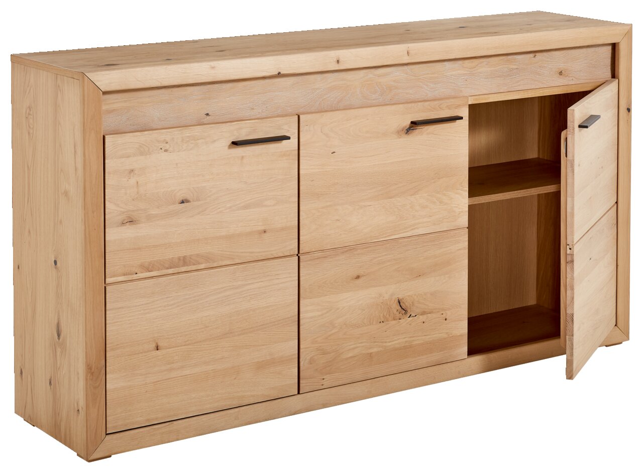 Licht houten hoogkast met meerdere lades en een open deur, zijaanzicht