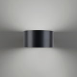 Moderne schwarze Wandleuchte PURE CLIPSE von Paul Neuhaus, frontal abgebildet mit sanfter Lichtverteilung nach oben und unten.