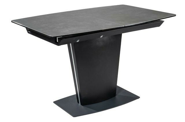 Moderner schwarzer Esstisch mit rechteckiger Tischplatte und zentralem Standfuß, seitliche Perspektive