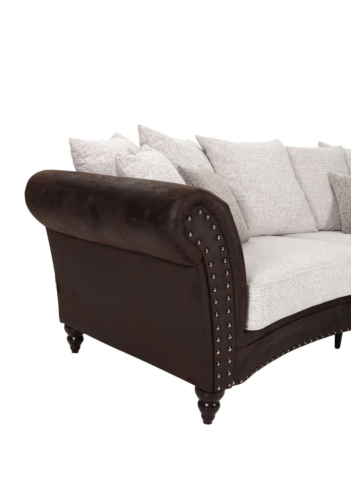 Seitliche Ansicht eines runden Megasofas mit brauner Lederoptik und hellen Kissen.